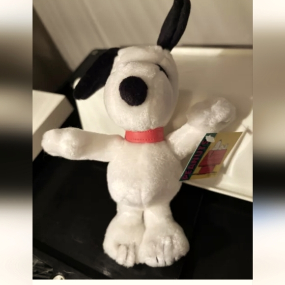 Very rare snoopy 8" , super cute, with tags - Picture 1 of 5